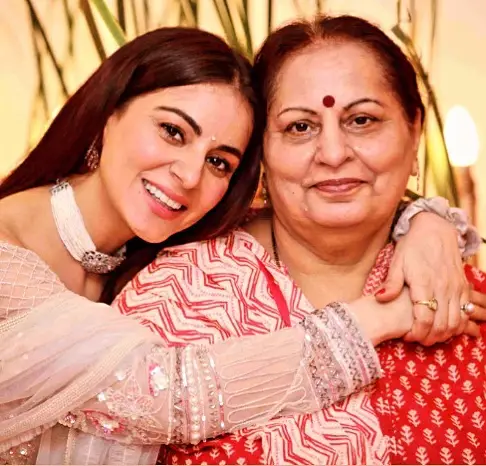 Shraddha Arya with Her Mom